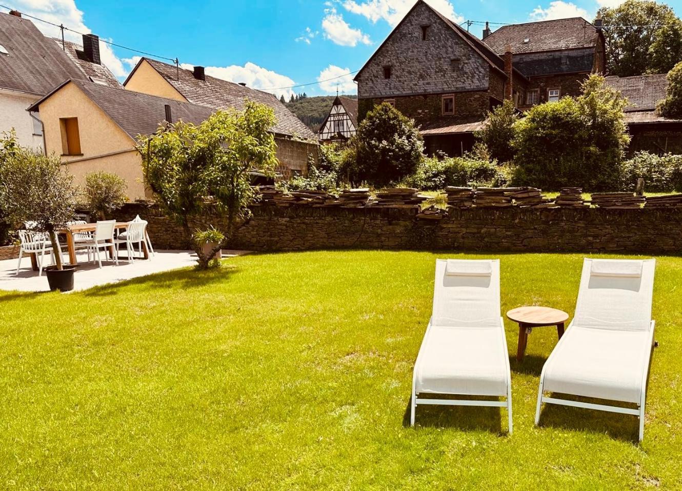 Gut Foersterlay - Exklusive Boutique Apartments Im Historischen Winzerhaus Direkt An Der Mosel Lösnich Exterior foto
